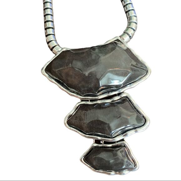 Silver Tone and Black/Gray Large Pendant Necklace with Dangle Drop Earring’s - Picture 4 of 6